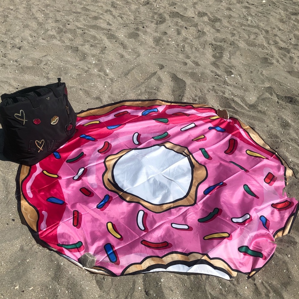 Donut Beach Throw - Picture 1 of 4